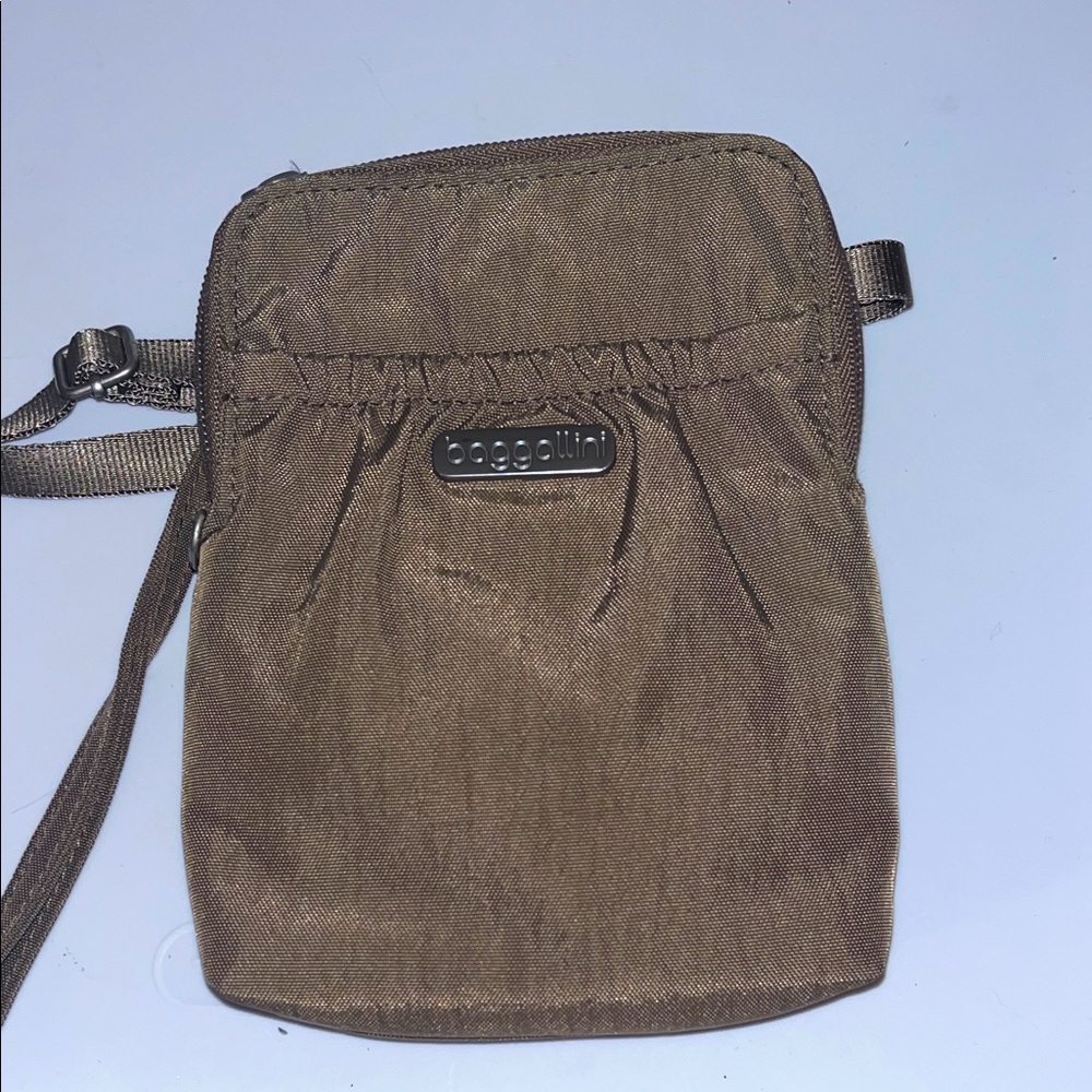 Baggallini small tan crossbody purse